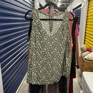 Old Navy | Green and White Floral Sleeveless Top | size xxl